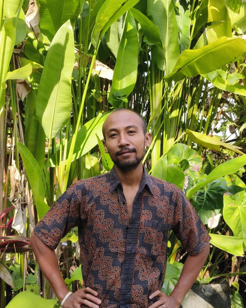 Tomi Verawan, Music Teacher