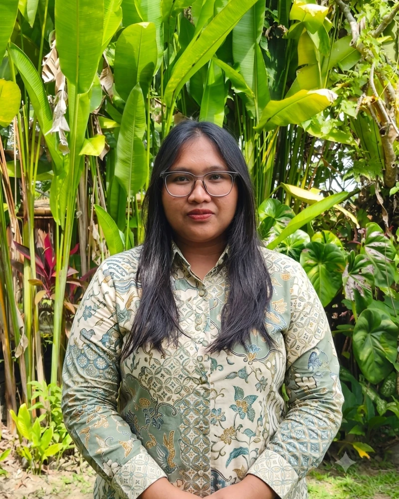 Yesi Ginting, Kindergarten Assistant Teacher